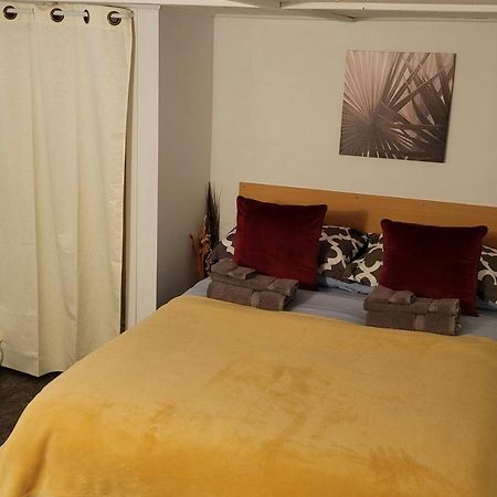 Lower Level Apt 6Ft High Close To Hwy Netflix Wifi Lejlighed Edmundston Eksteriør billede