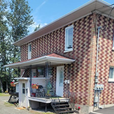 Lower Level Apt 6Ft High Close To Hwy Netflix Wifi Lejlighed Edmundston Eksteriør billede