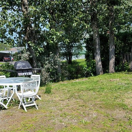Lower Level Apt 6Ft High Close To Hwy Netflix Wifi Lejlighed Edmundston Eksteriør billede