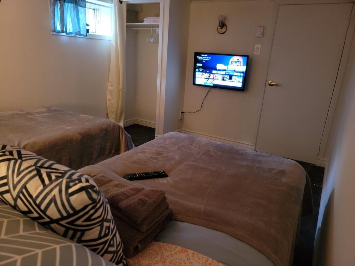Lower Level Apt 6Ft High Close To Hwy Netflix Wifi Lejlighed Edmundston Eksteriør billede