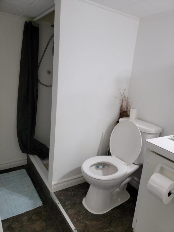 Lower Level Apt 6Ft High Close To Hwy Netflix Wifi Lejlighed Edmundston Eksteriør billede