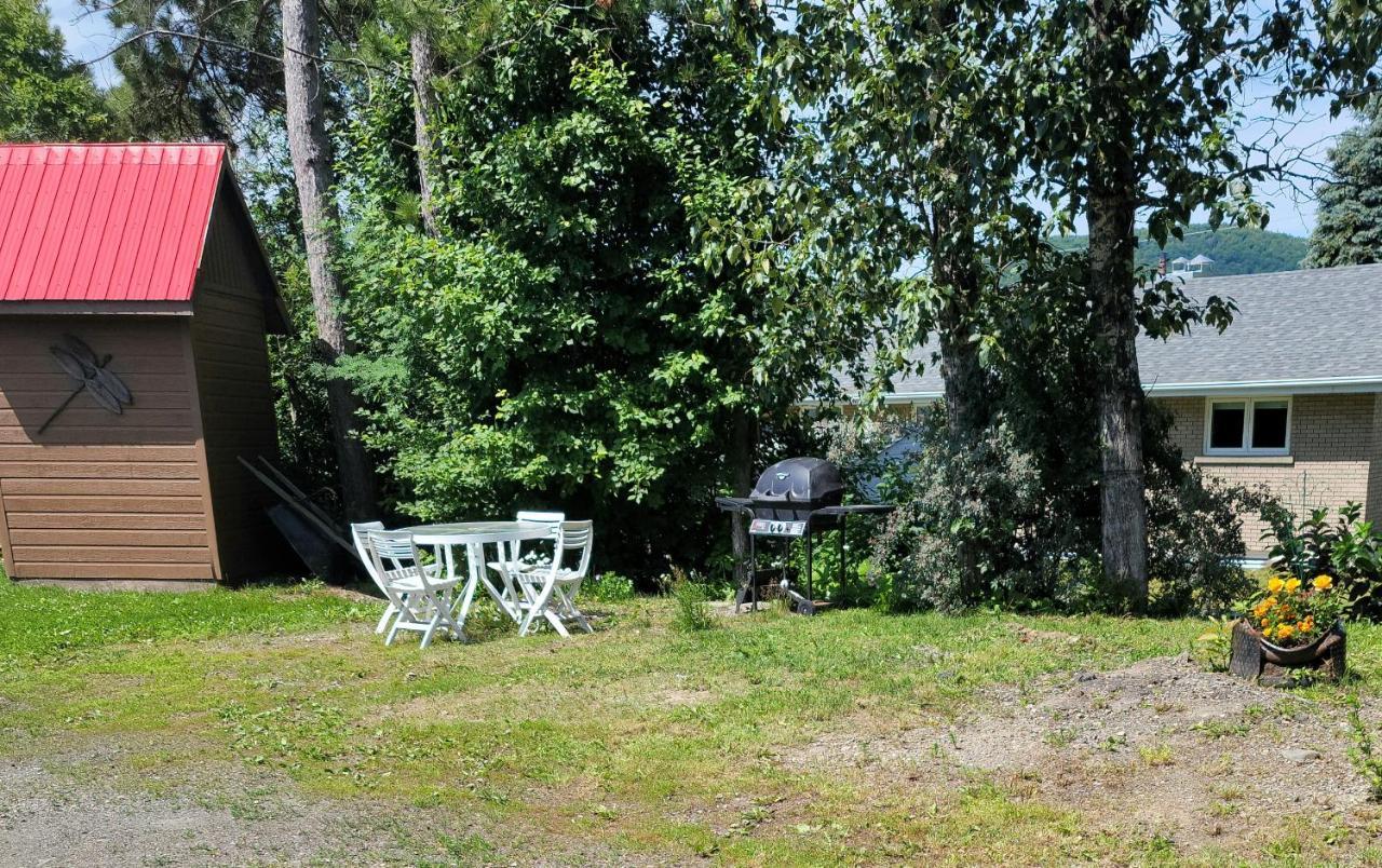 Lower Level Apt 6Ft High Close To Hwy Netflix Wifi Lejlighed Edmundston Eksteriør billede