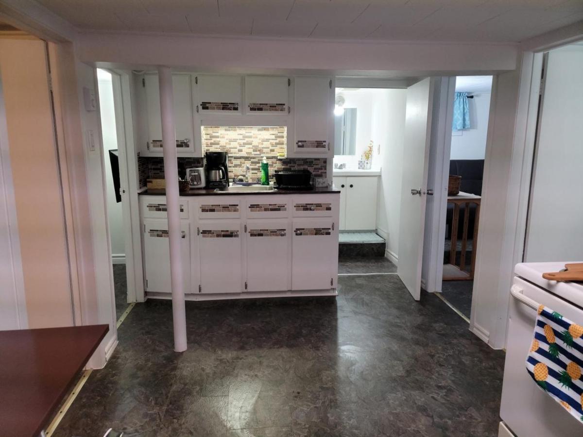 Lower Level Apt 6Ft High Close To Hwy Netflix Wifi Lejlighed Edmundston Eksteriør billede