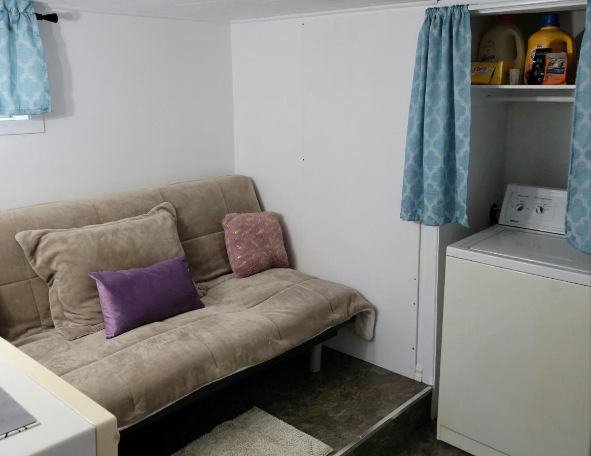 Lower Level Apt 6Ft High Close To Hwy Netflix Wifi Lejlighed Edmundston Eksteriør billede