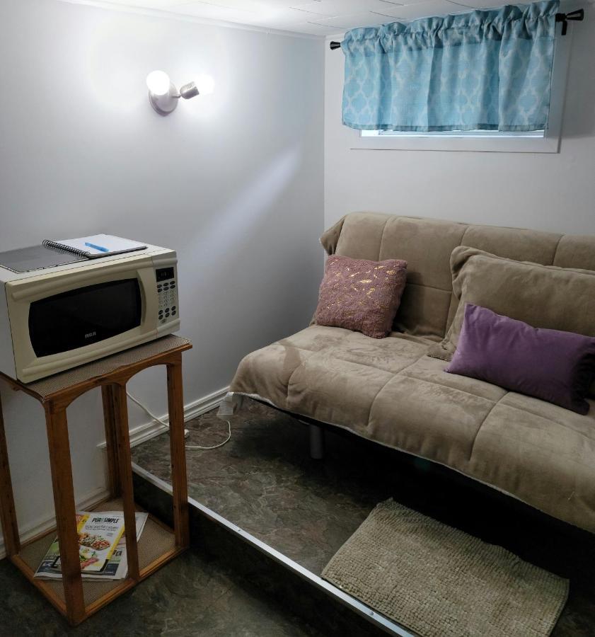 Lower Level Apt 6Ft High Close To Hwy Netflix Wifi Lejlighed Edmundston Eksteriør billede